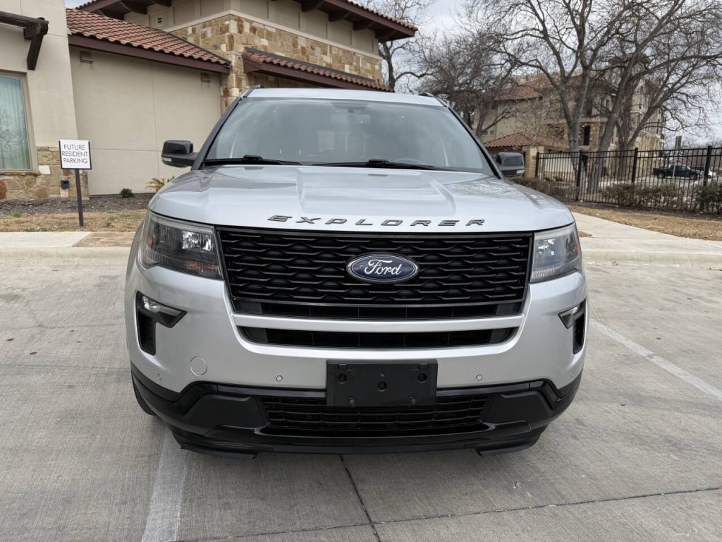 2019 Ford Explorer Image 2
