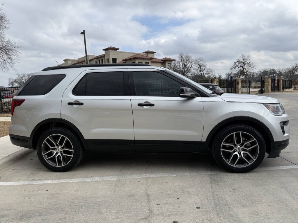 2019 Ford Explorer Image 4