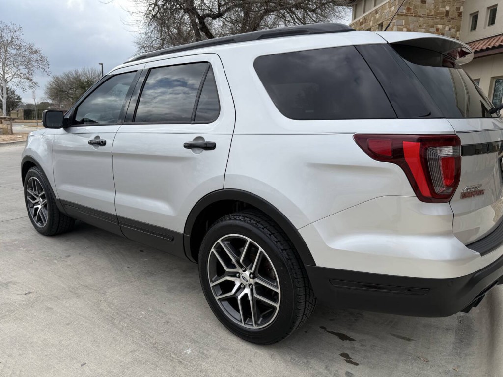 2019 Ford Explorer Image 6