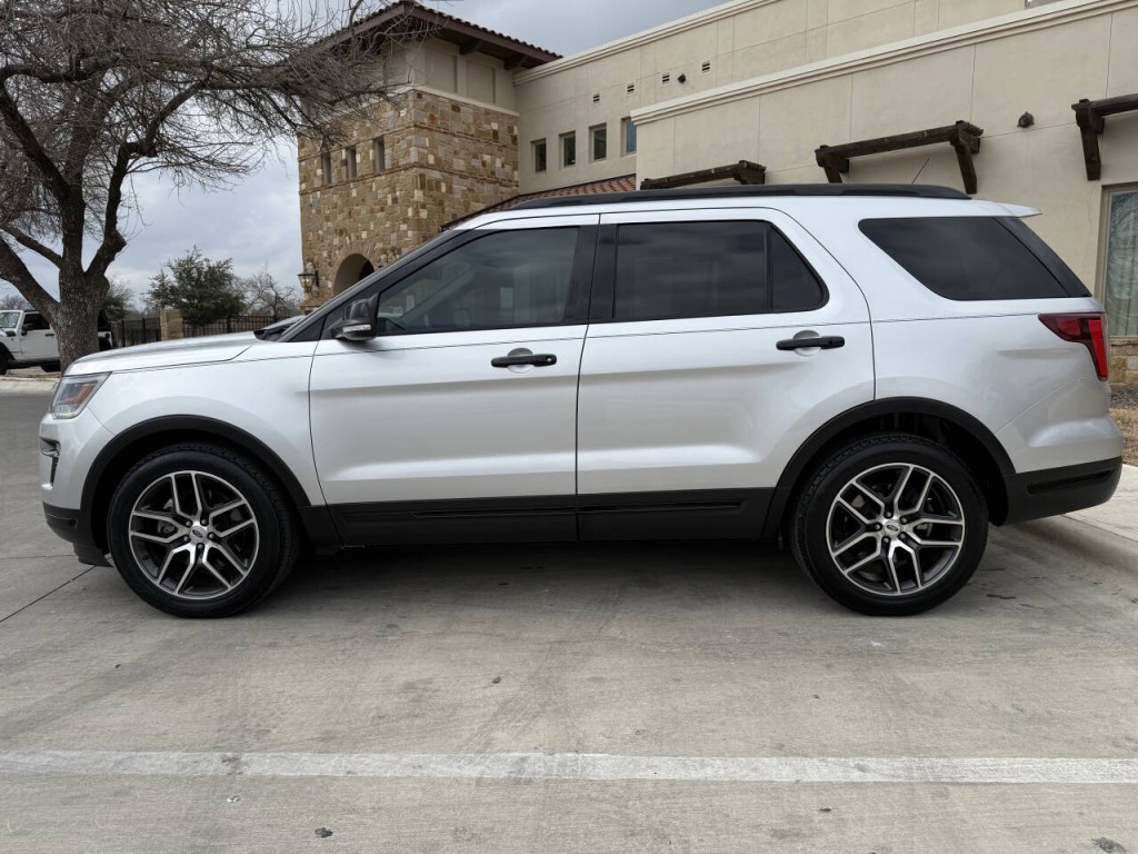 2019 Ford Explorer Image 8