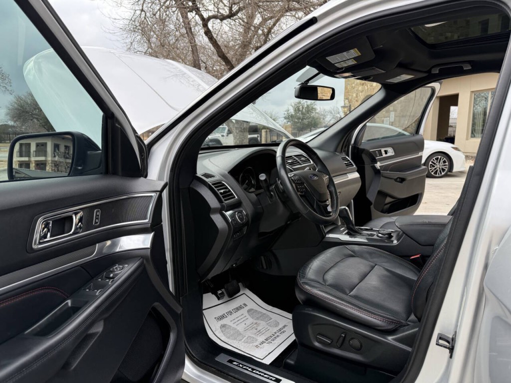 2019 Ford Explorer Image 16