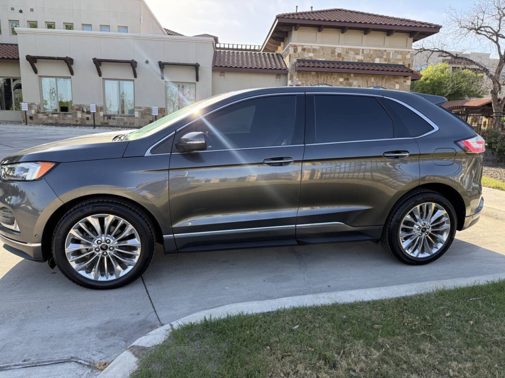 2020 Ford Edge Image 9