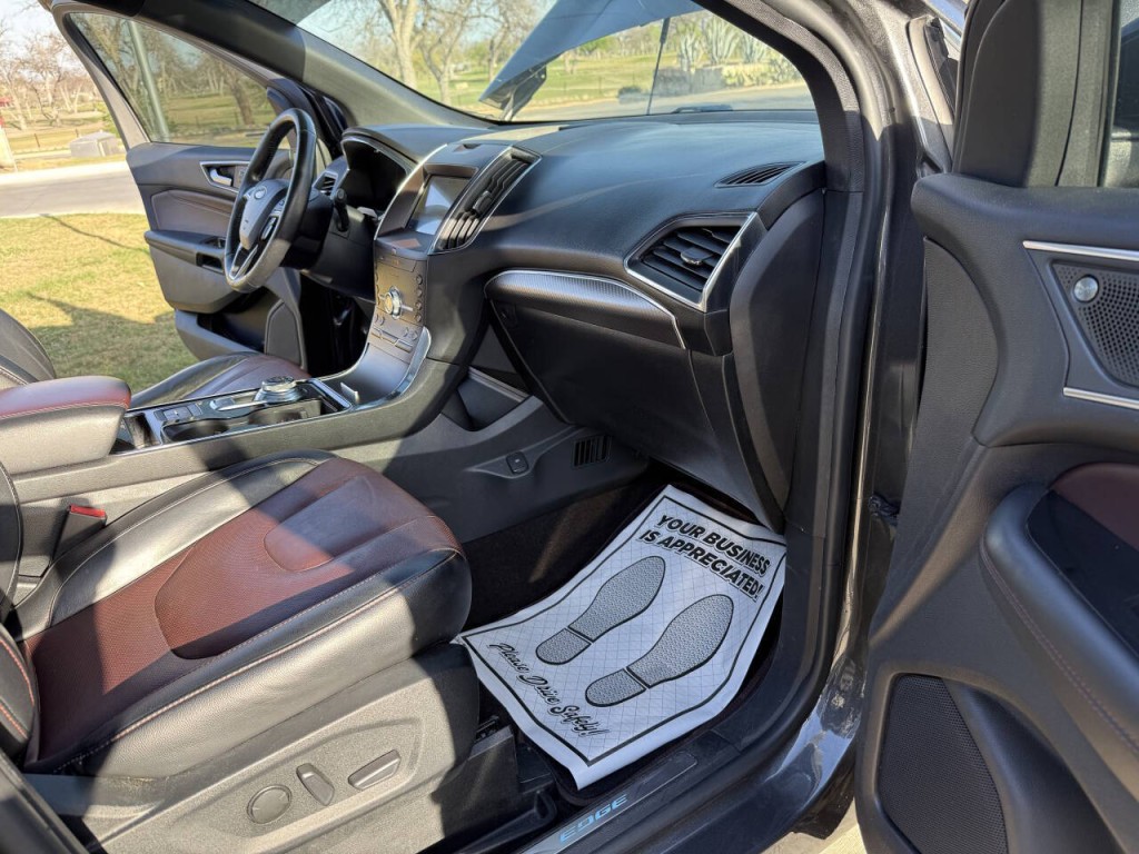 2020 Ford Edge Image 11