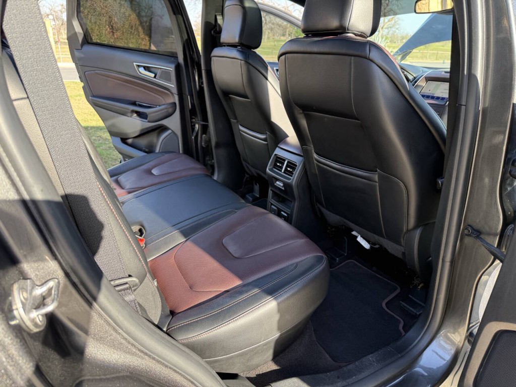 2020 Ford Edge Image 12