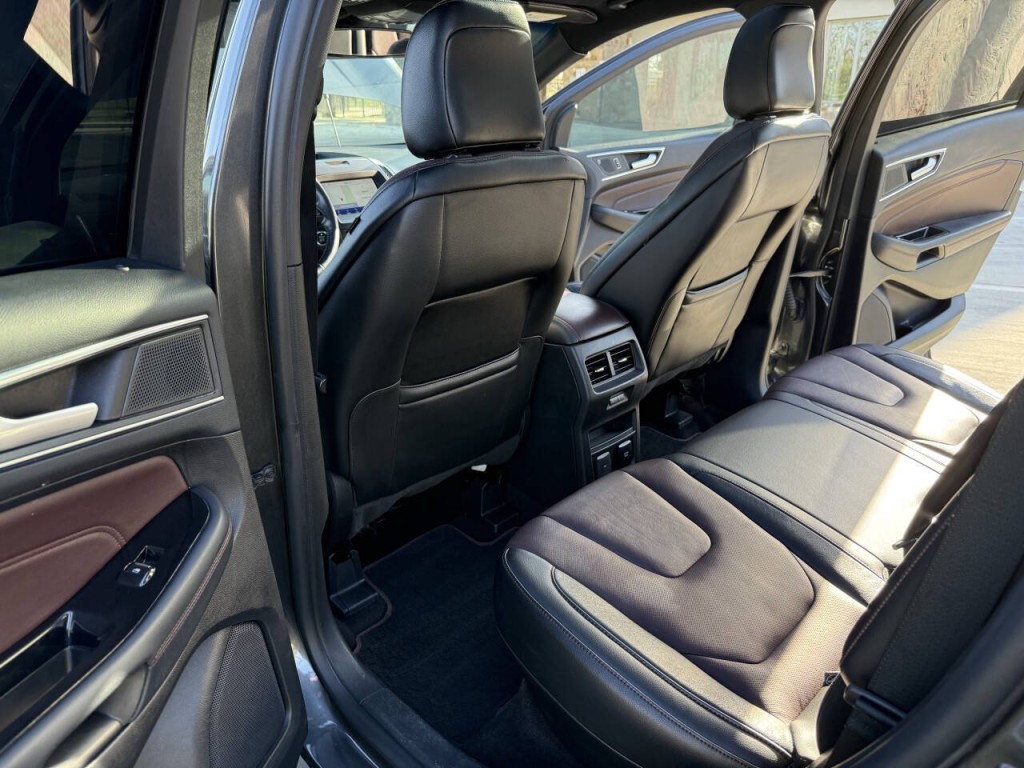 2020 Ford Edge Image 19