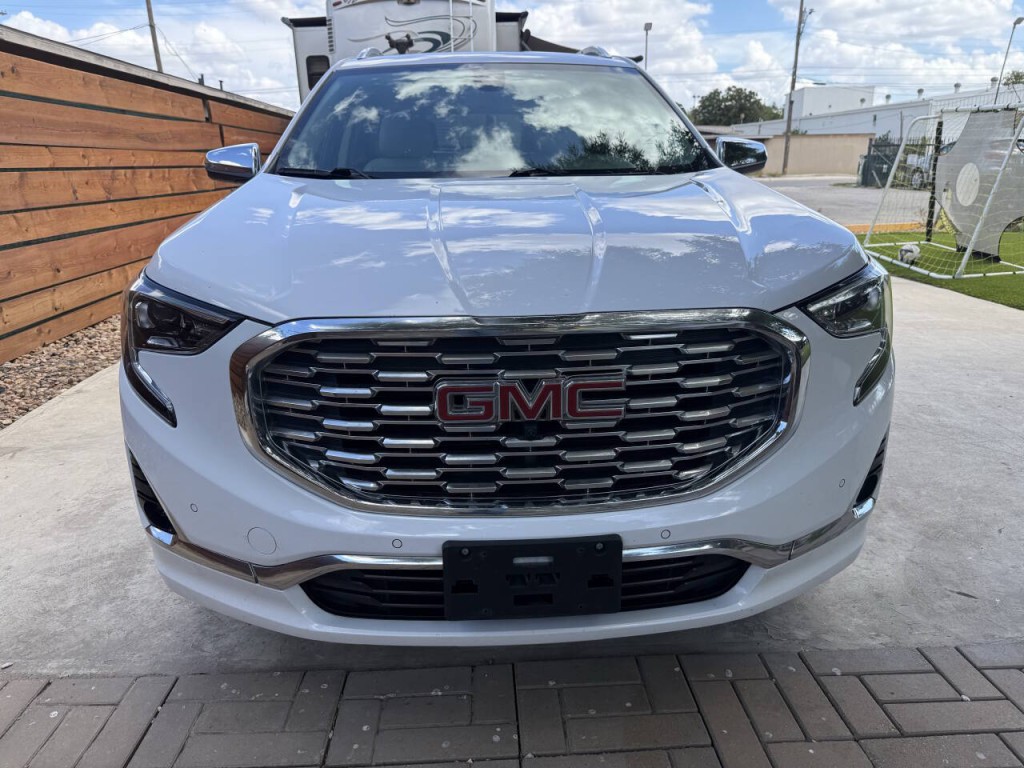 2018 GMC Terrain Image 2