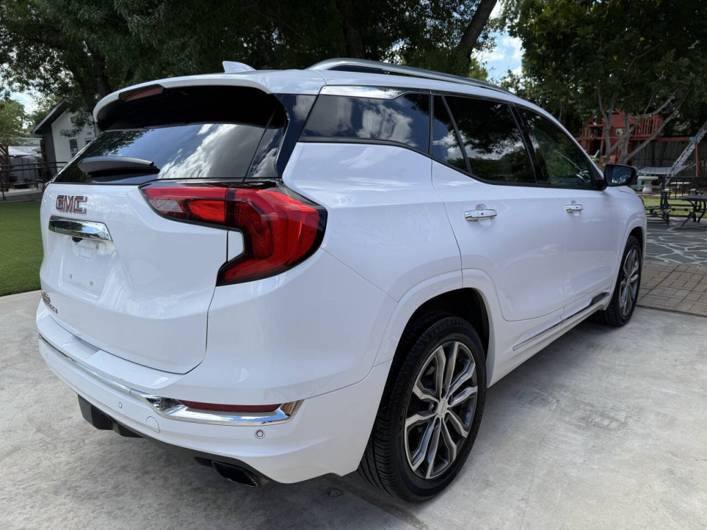 2018 GMC Terrain Image 4