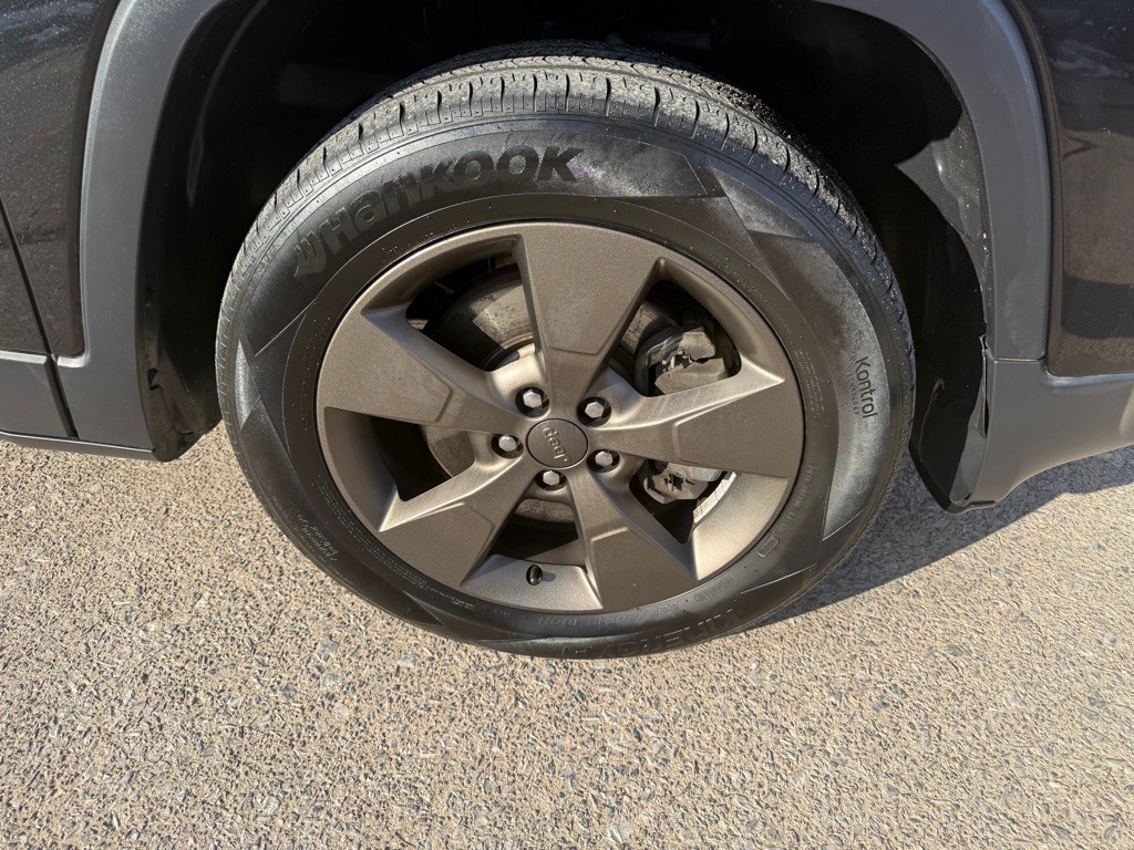 2016 Jeep Cherokee Image 8