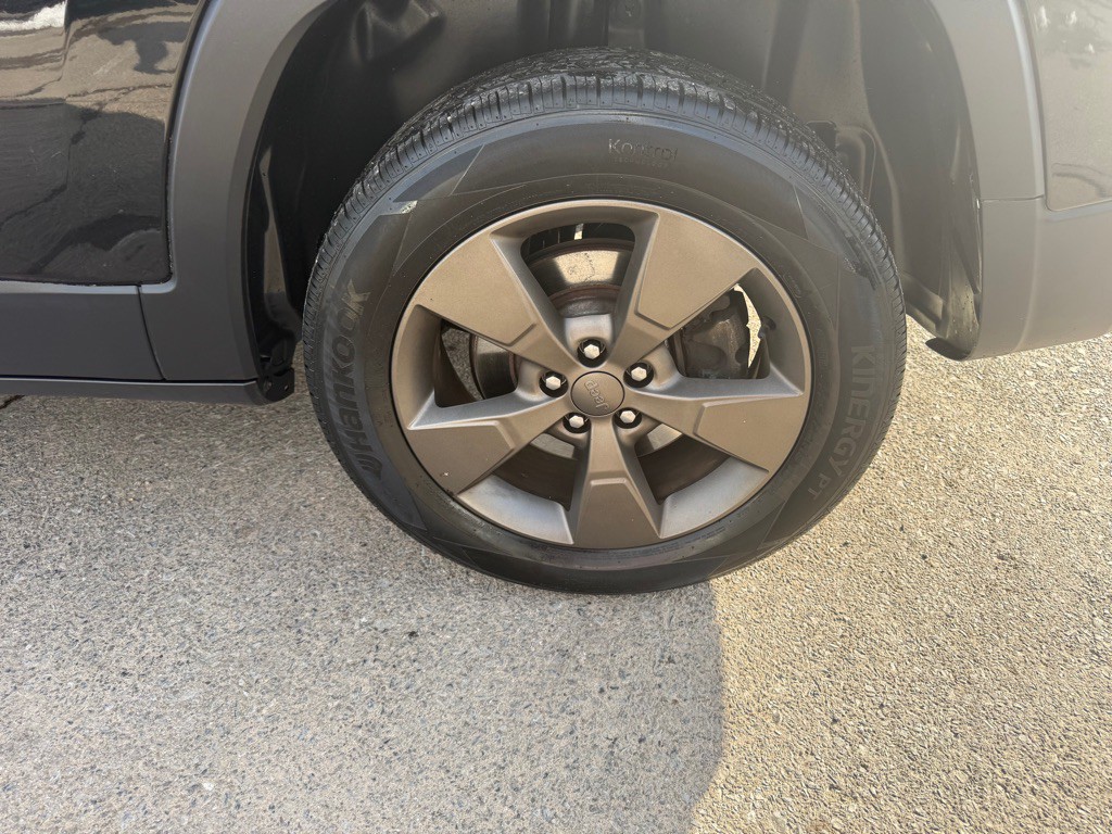 2016 Jeep Cherokee Image 9