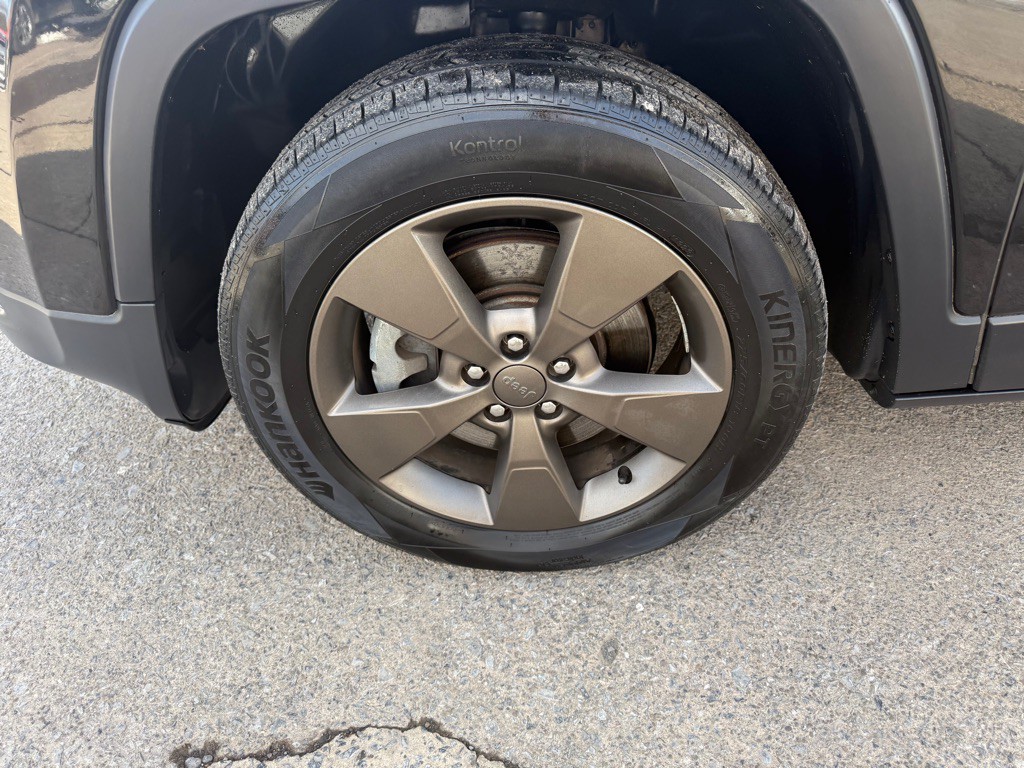 2016 Jeep Cherokee Image 10