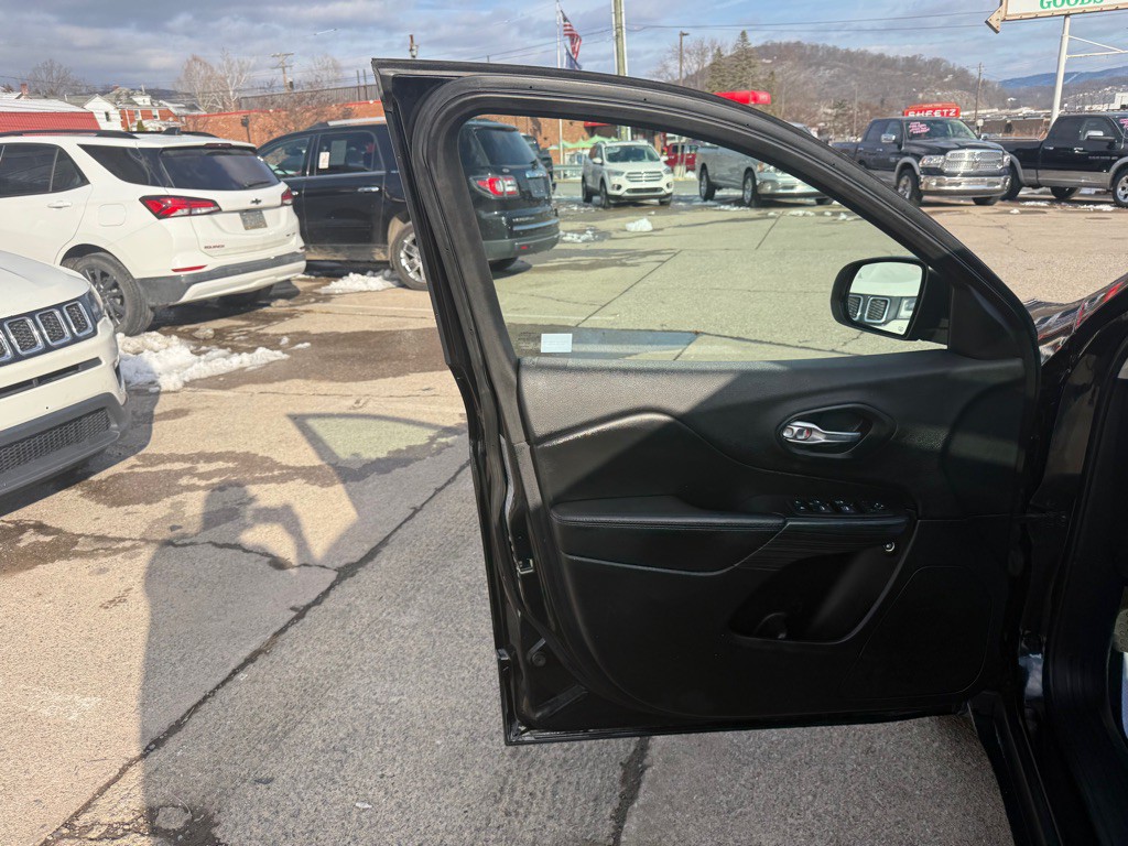 2016 Jeep Cherokee Image 12