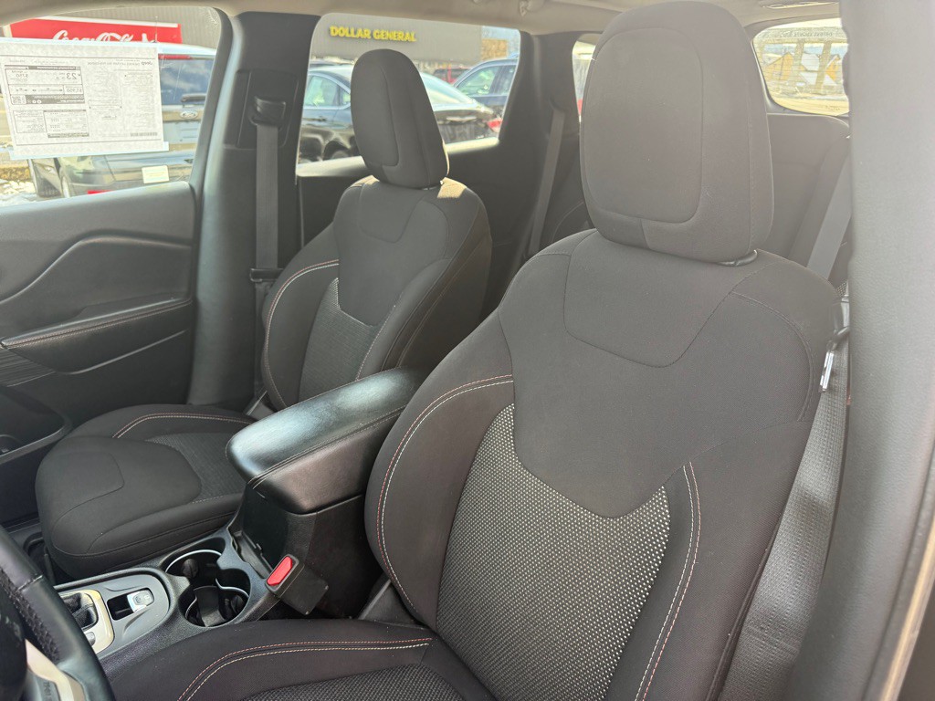 2016 Jeep Cherokee Image 16