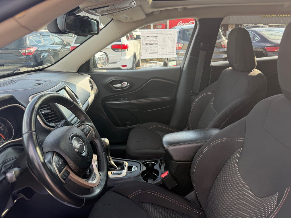 2016 Jeep Cherokee Image 17