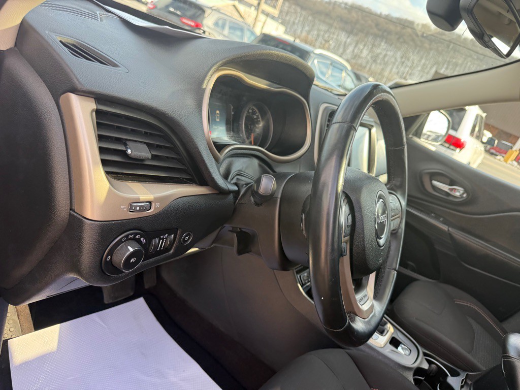 2016 Jeep Cherokee Image 21