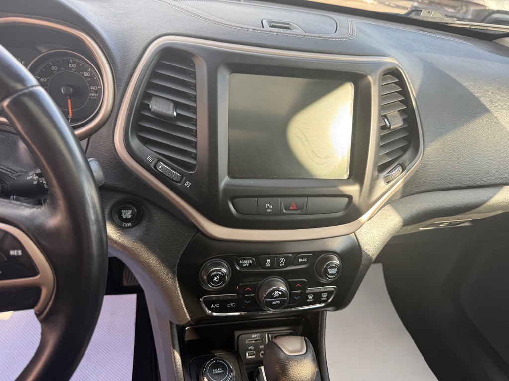 2016 Jeep Cherokee Image 24