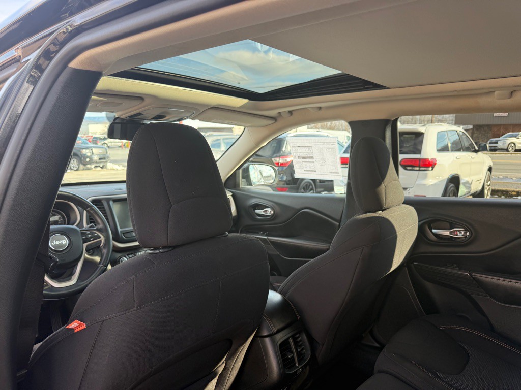 2016 Jeep Cherokee Image 28