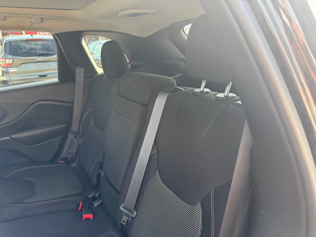 2016 Jeep Cherokee Image 30