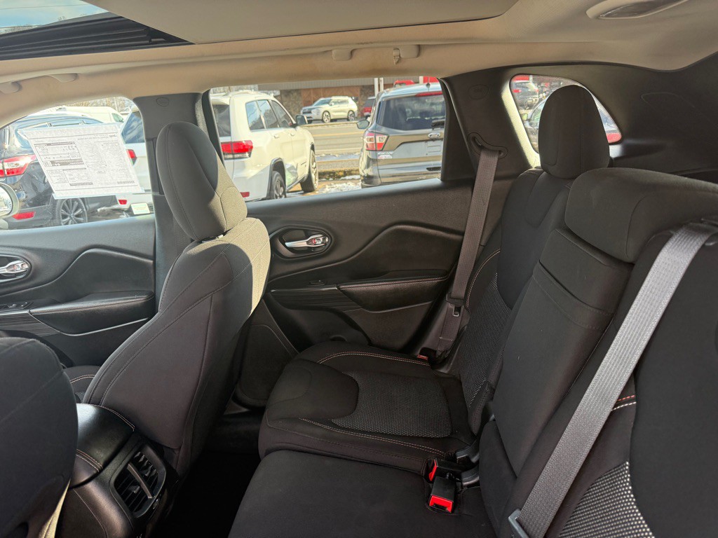 2016 Jeep Cherokee Image 31