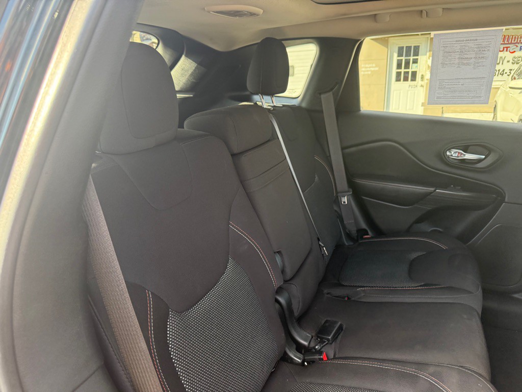 2016 Jeep Cherokee Image 43