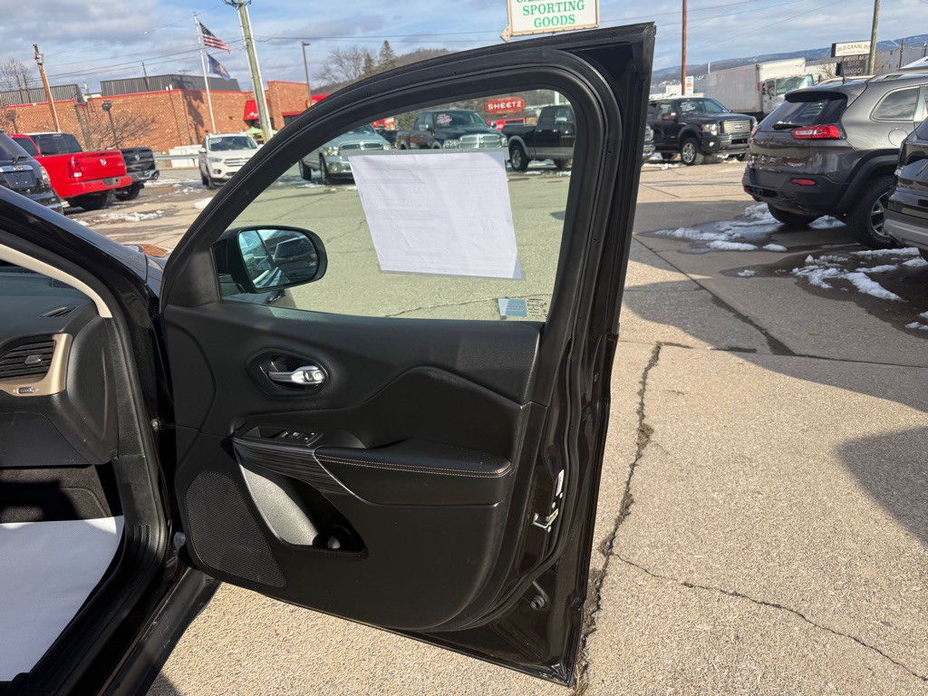 2016 Jeep Cherokee Image 45