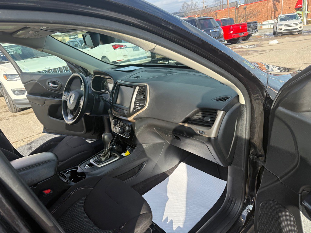 2016 Jeep Cherokee Image 46