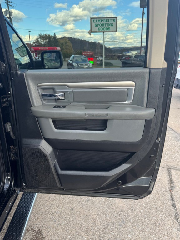 2016 RAM 1500 Image 37