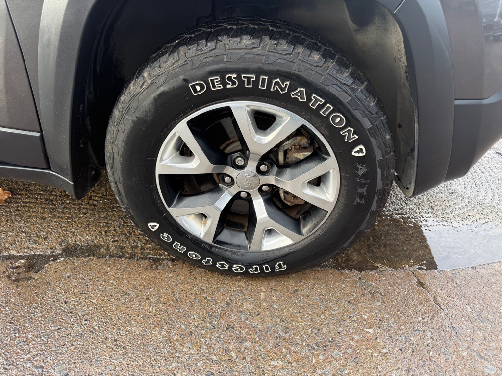 2015 Jeep Cherokee Image 11