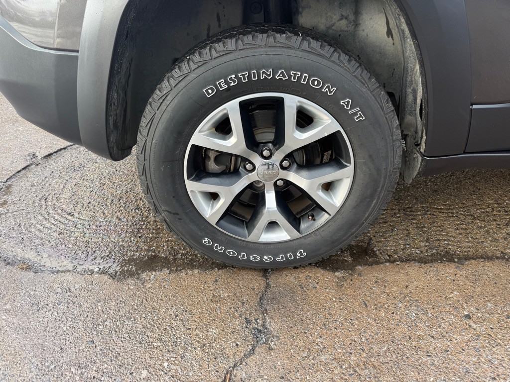 2015 Jeep Cherokee Image 12