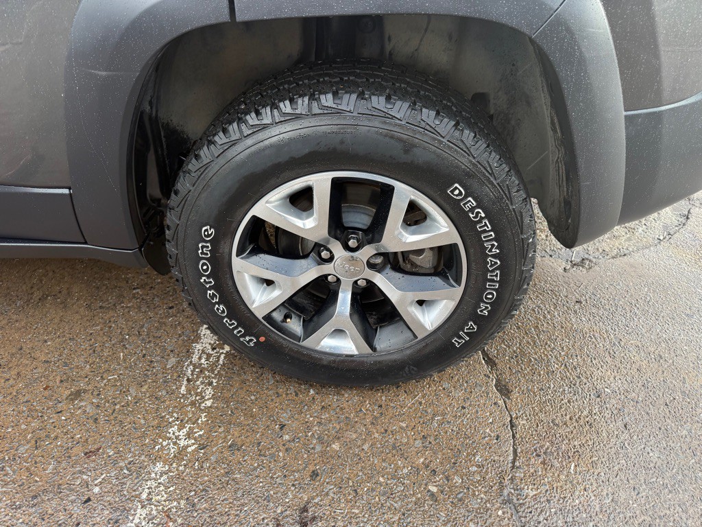 2015 Jeep Cherokee Image 13