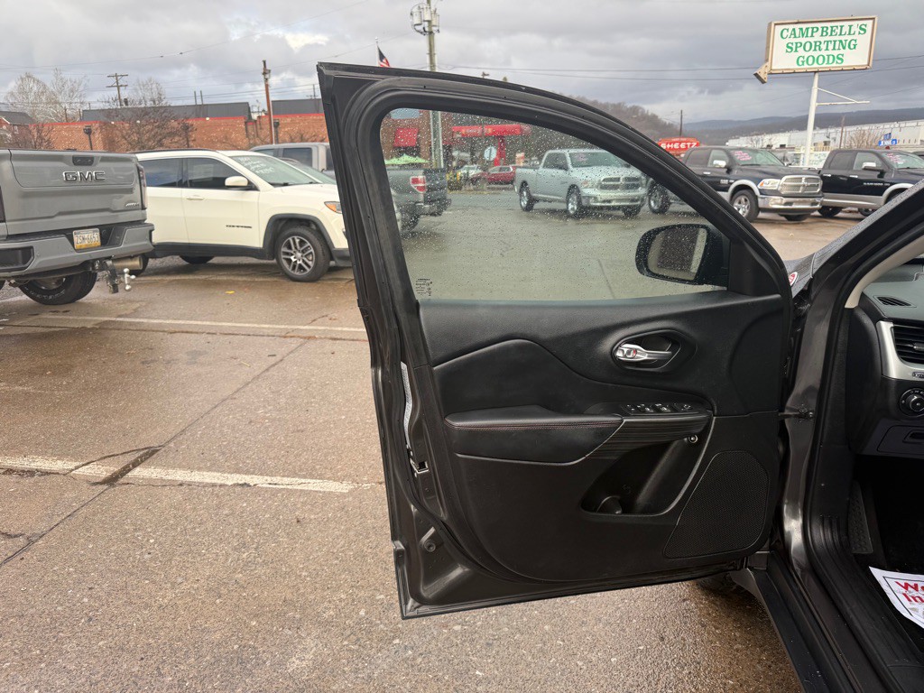 2015 Jeep Cherokee Image 17