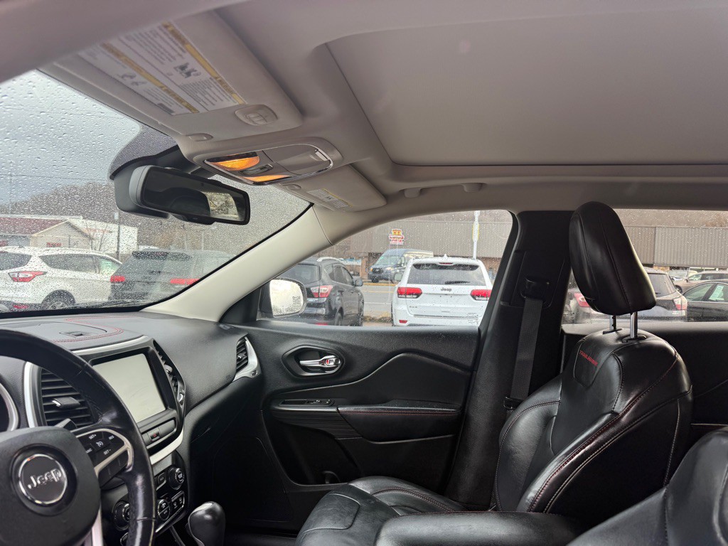 2015 Jeep Cherokee Image 19