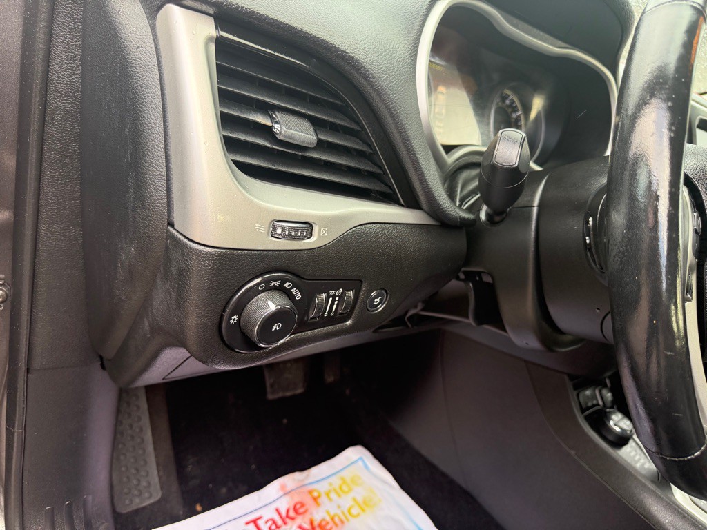 2015 Jeep Cherokee Image 25