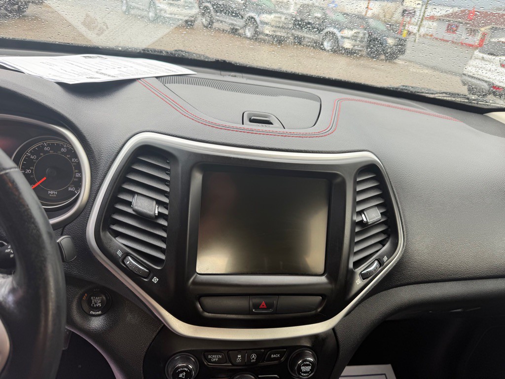 2015 Jeep Cherokee Image 28