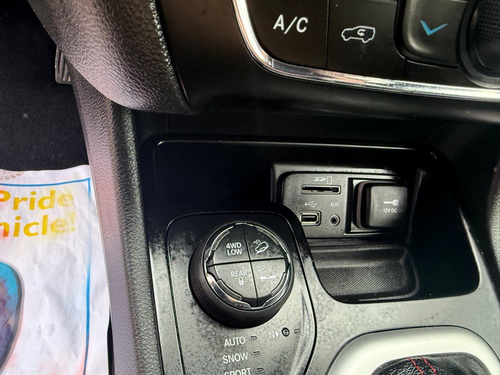 2015 Jeep Cherokee Image 30