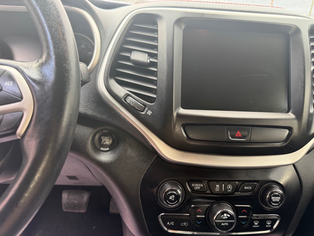 2015 Jeep Cherokee Image 33