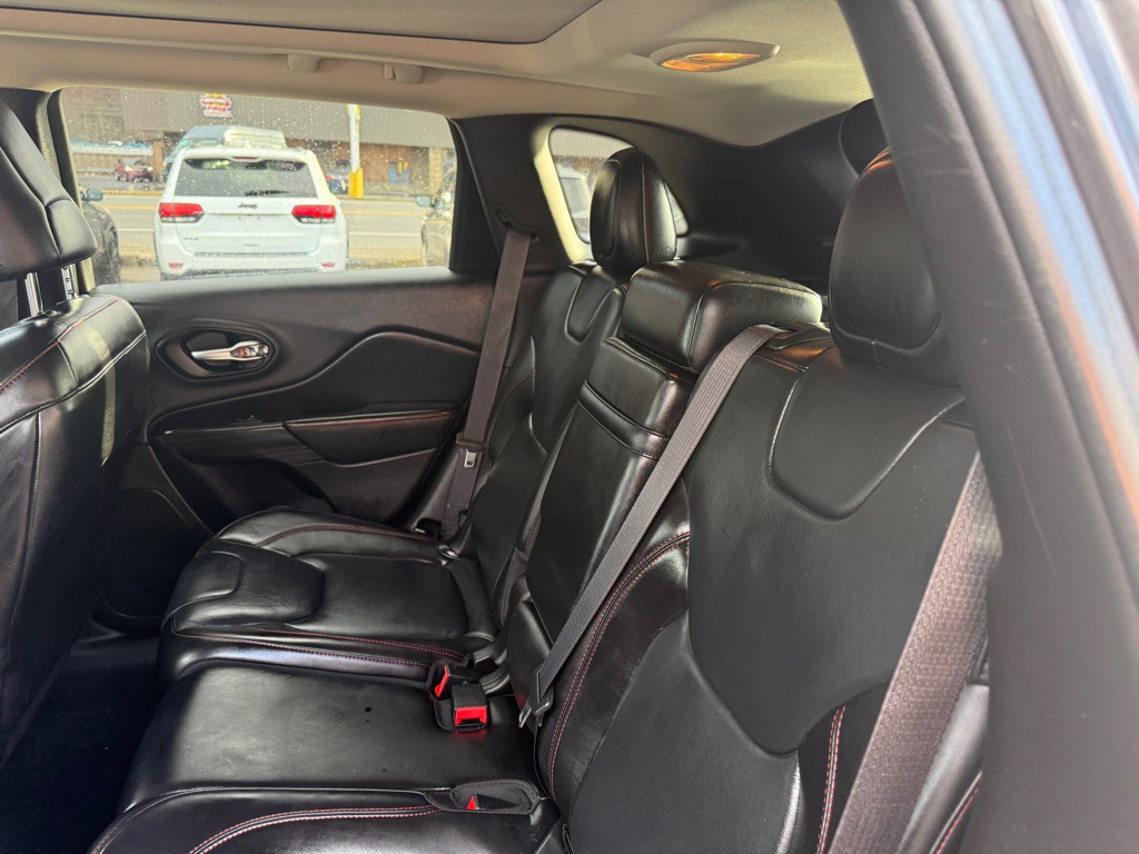 2015 Jeep Cherokee Image 37