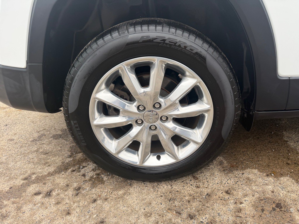 2016 Jeep Cherokee Image 14