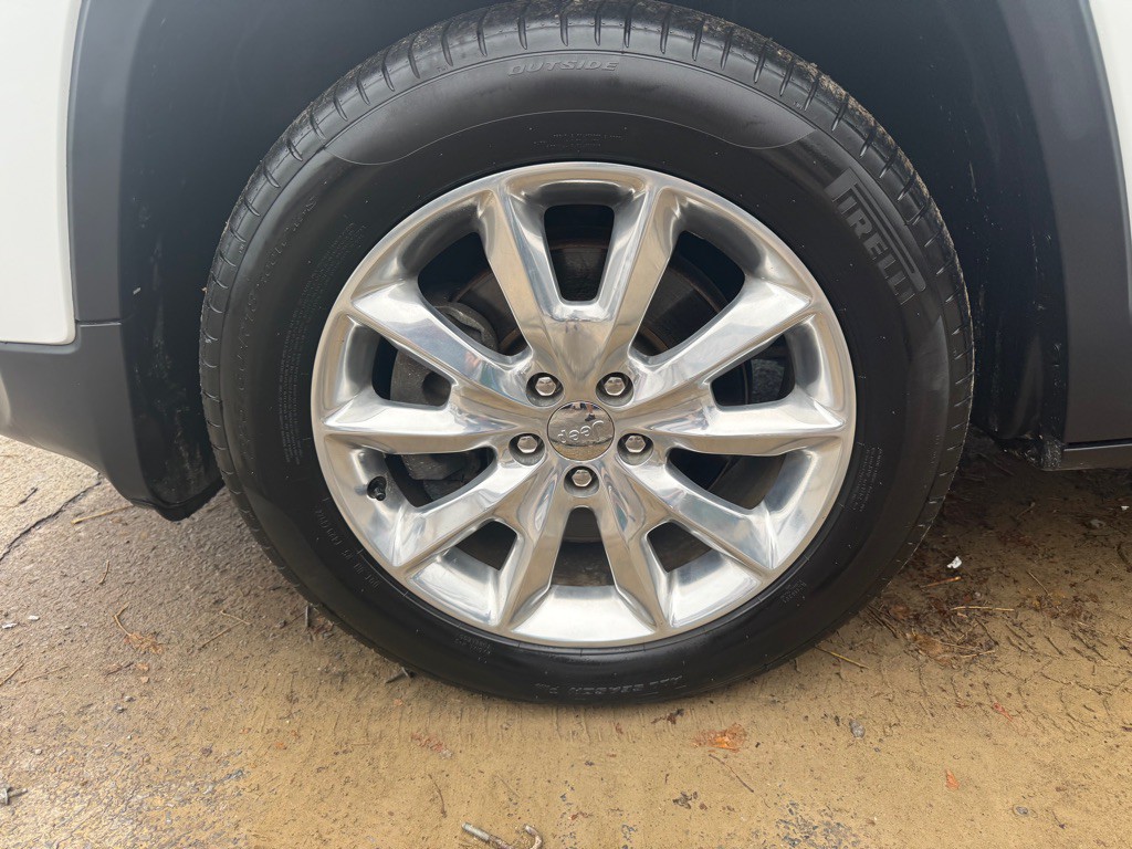 2016 Jeep Cherokee Image 16