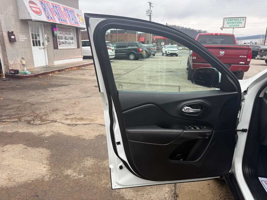 2016 Jeep Cherokee Image 19