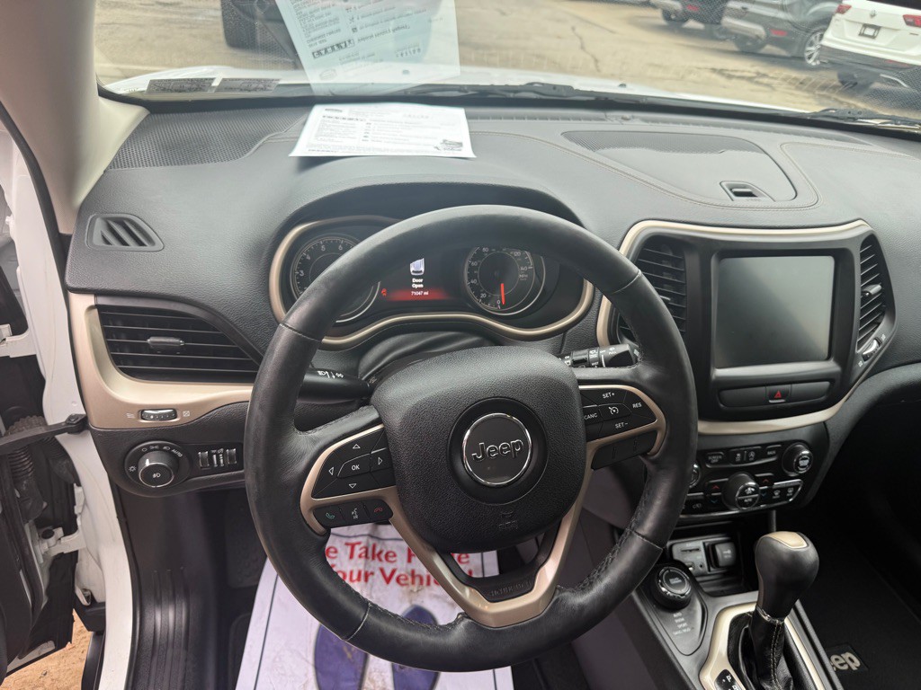 2016 Jeep Cherokee Image 28