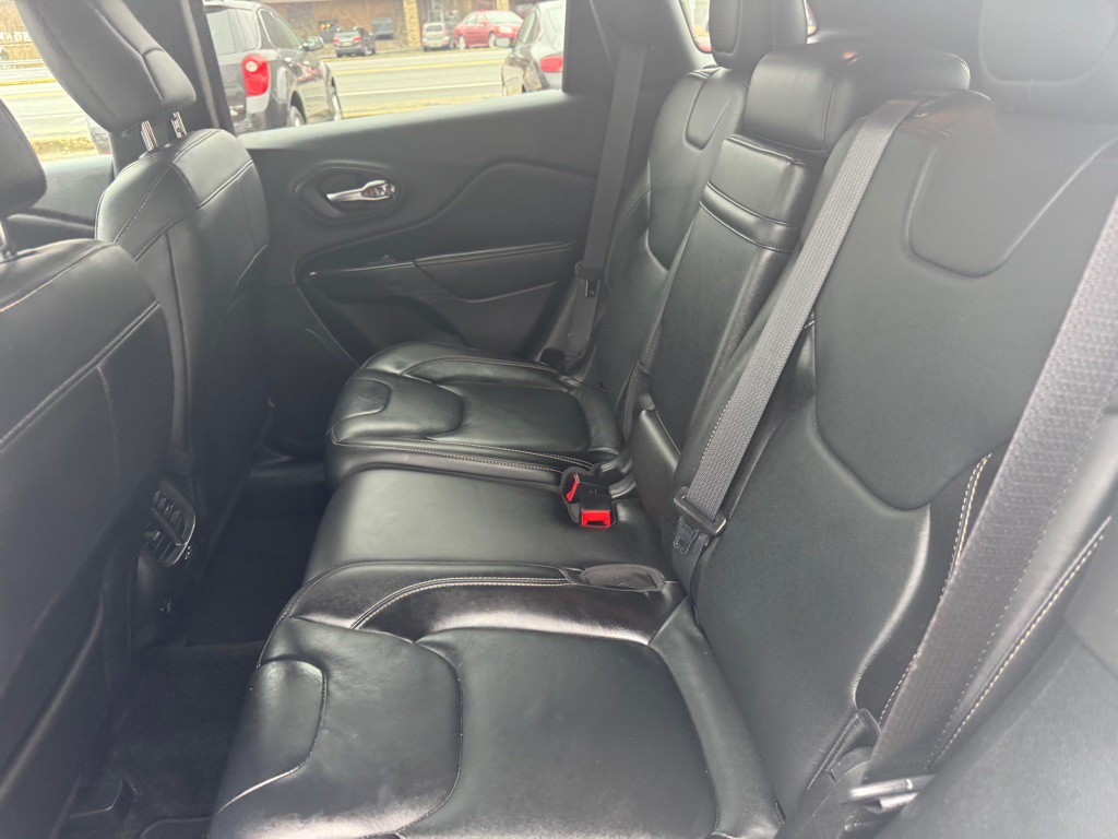 2016 Jeep Cherokee Image 35