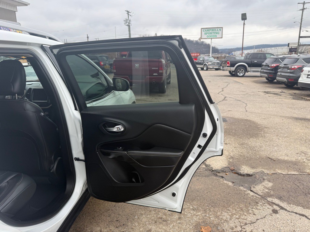 2016 Jeep Cherokee Image 43