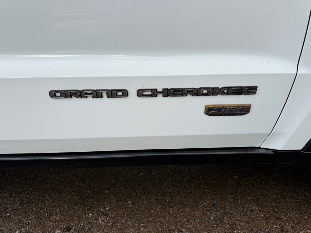 2016 Jeep Grand Cherokee Image 12