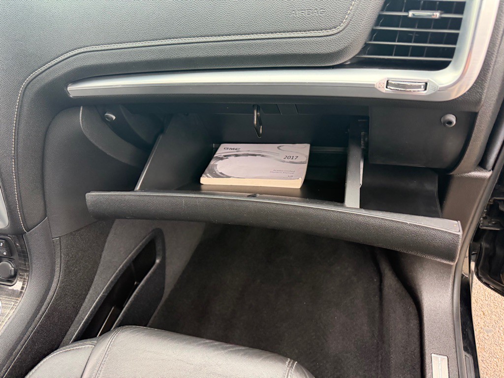 2017 GMC Acadia Image 57