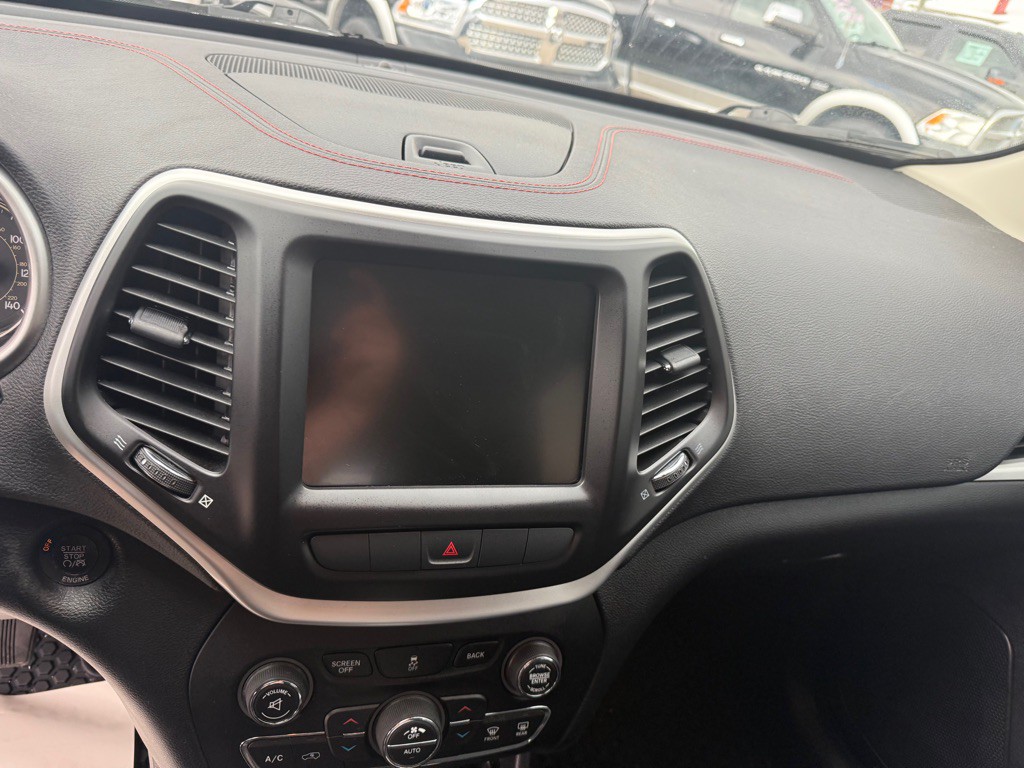 2014 Jeep Cherokee Image 24