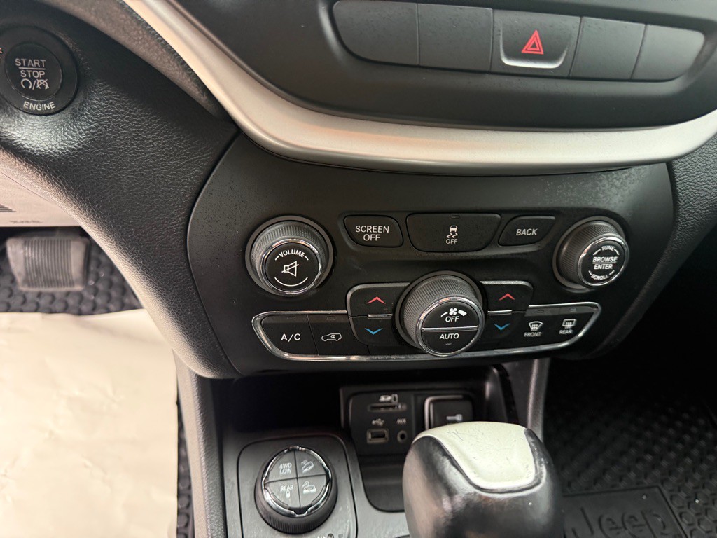 2014 Jeep Cherokee Image 25