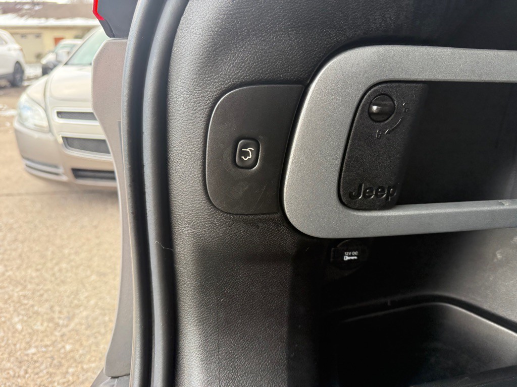 2014 Jeep Cherokee Image 42