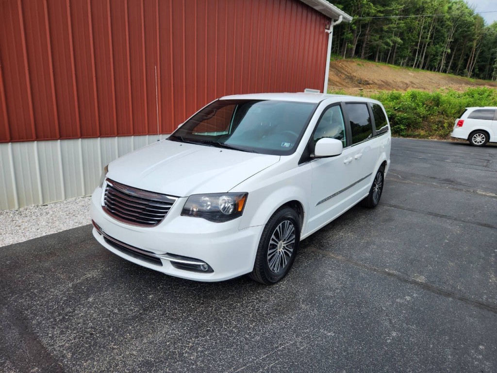 2014 Chrysler Town & Country Image 4