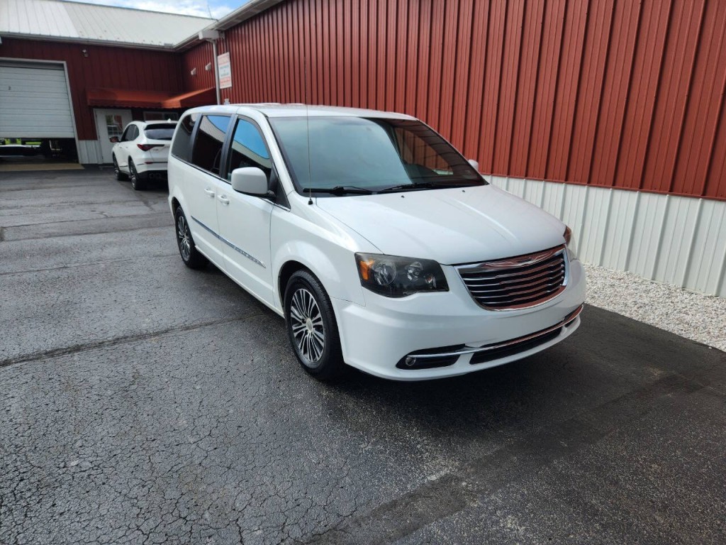 2014 Chrysler Town & Country Image 9