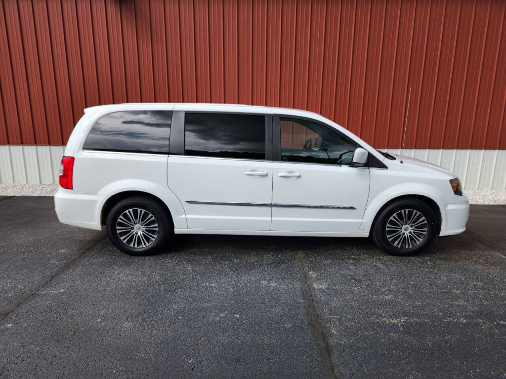 2014 Chrysler Town & Country Image 10